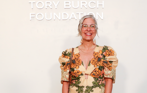 When Your Nightcap Starts Talking Back: Alcohol, (Peri)Menopause & Our Midlife Brains